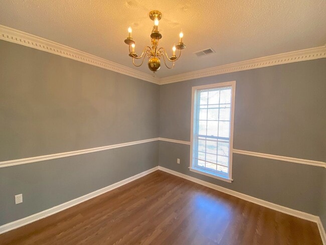 Building Photo - 8115 Kerry Dr