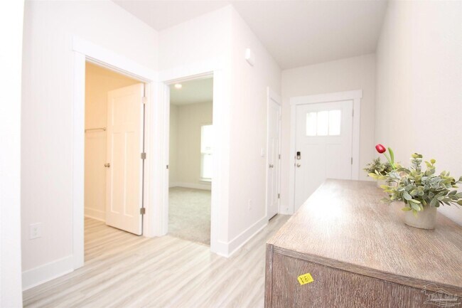Building Photo - 5875 Sargassum Ln
