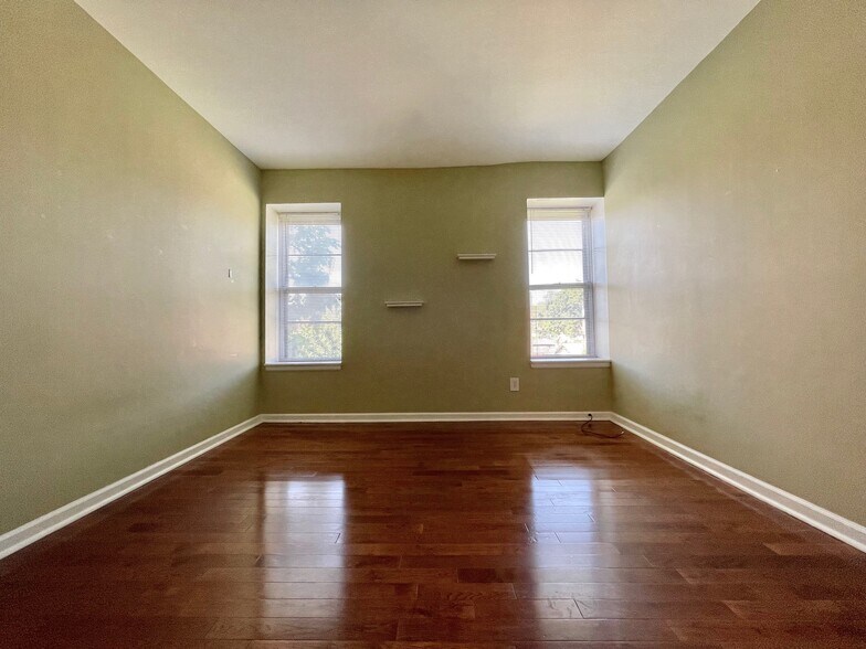 Building Photo - 4139 Castleman Ave 2W
