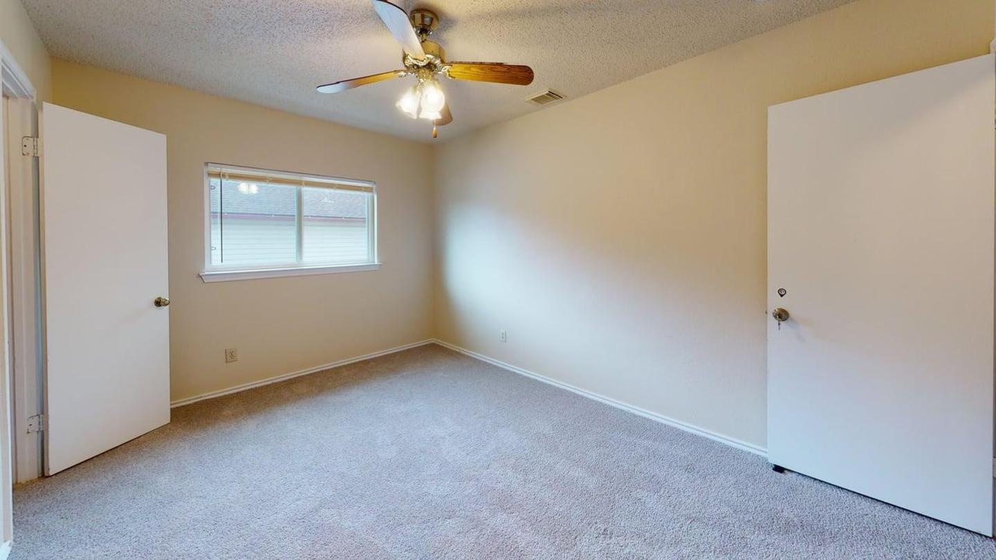Building Photo - Charming 7-Bedroom Home in a Prime San Antonio Location!