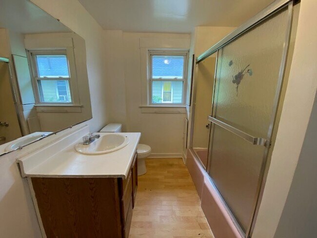 Building Photo - Bright 3BR Single-Family in East Akron — Y...