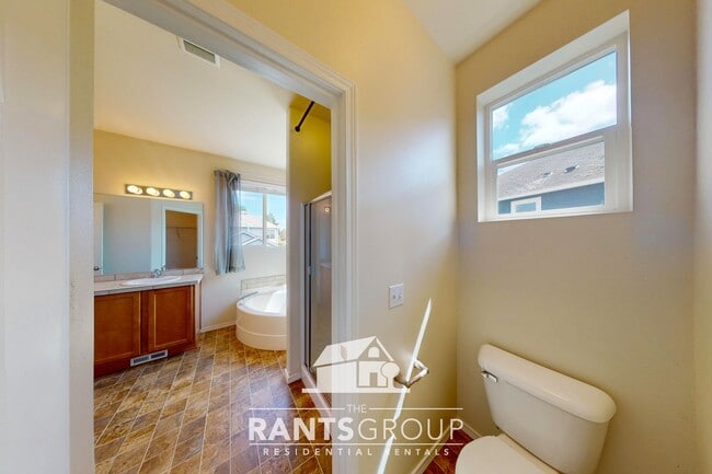 Building Photo - Spacious Summerwalk Home: 4 Bed + Den, Pri...