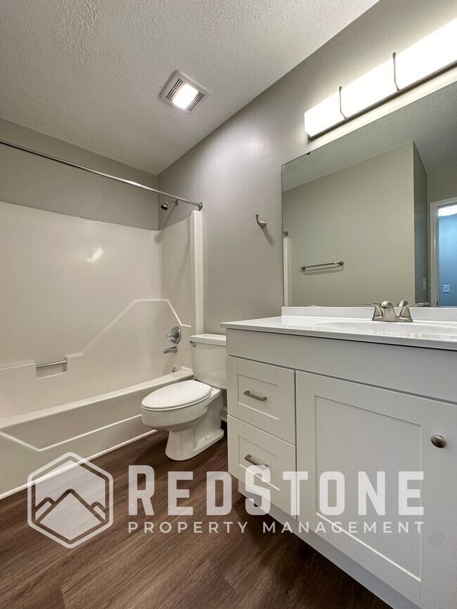 Building Photo - 727 S Broad St