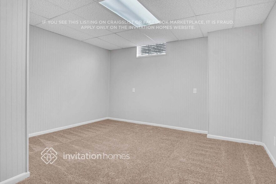 Building Photo - 1658 Pine Glen Cir