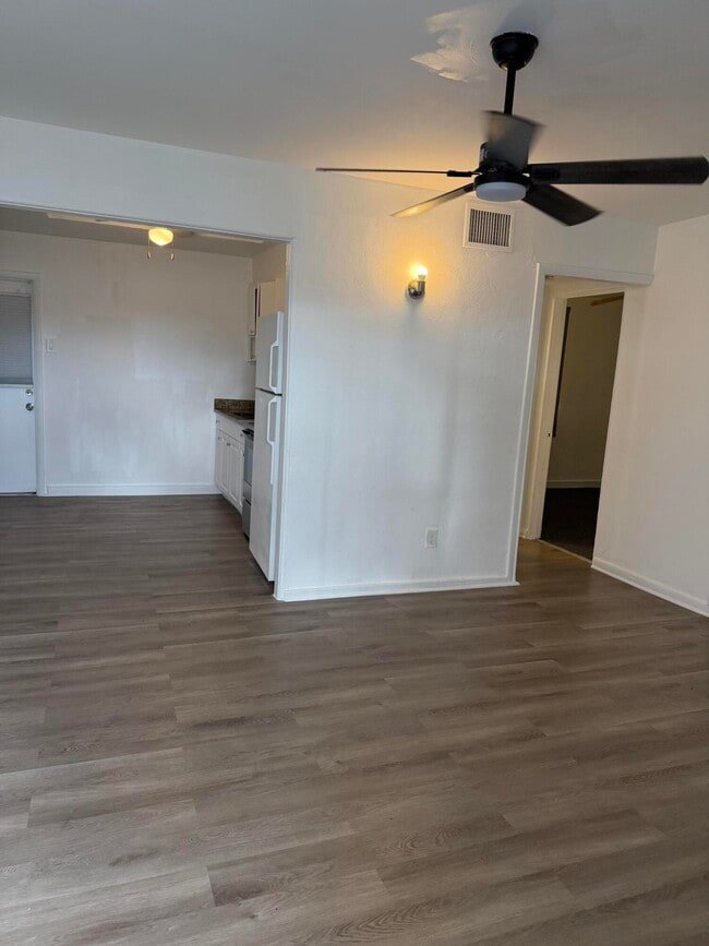 Building Photo - 245 SW 14th Ave