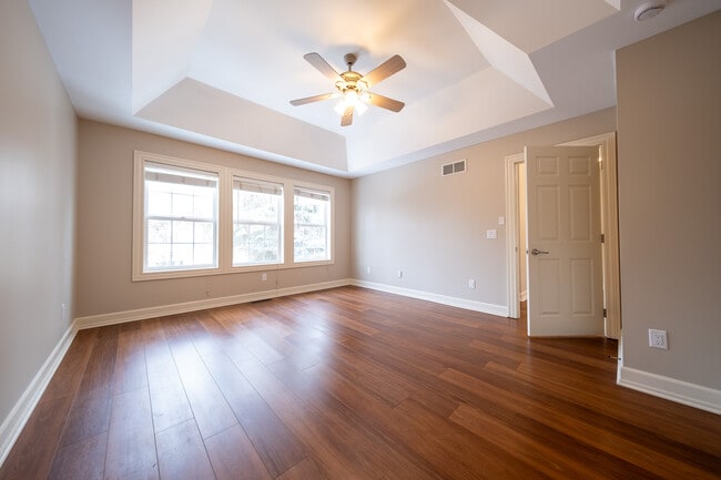 Building Photo - 3290 N Shore Dr