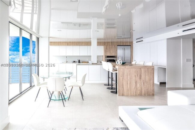 Building Photo - 250 S Ocean Dr