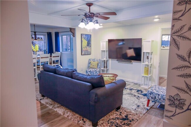 Building Photo - 46 W Shore Dr