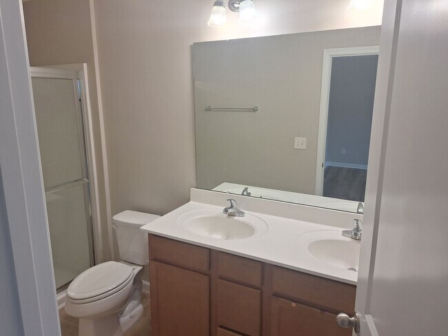 Building Photo - Wonderful Two Story Four Bedroom Home in Northeast Columbia!