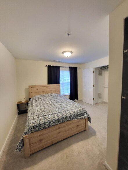 Building Photo - 4702 Brighton Park Dr