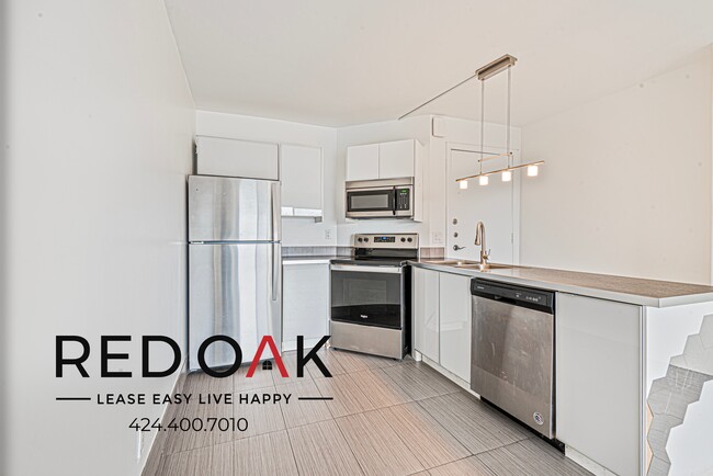 Building Photo - Stunning One Bedroom with Central Heat and...