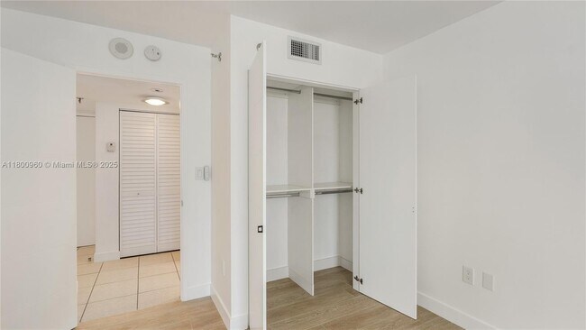 Building Photo - 850 N Miami Ave