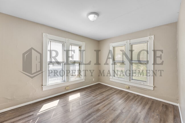 Building Photo - 428 S Osage St