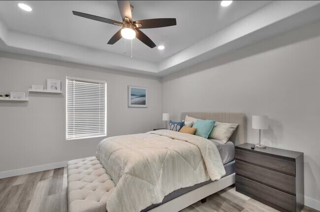 Building Photo - 102 W Corral St