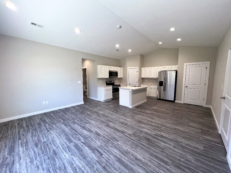 Building Photo - 13515 W Haskell Ct