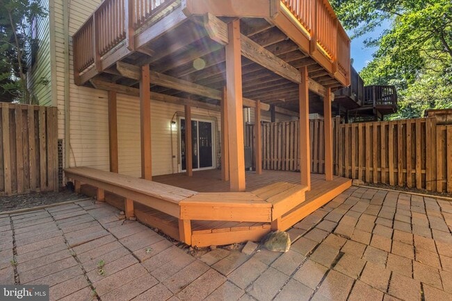 Building Photo - 5743 Burke Towne Ct