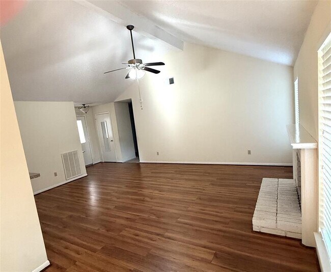 Building Photo - 4019 Shelby Row