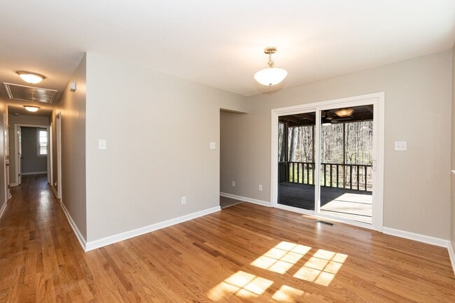 Building Photo - Updated Three Bedroom Home!