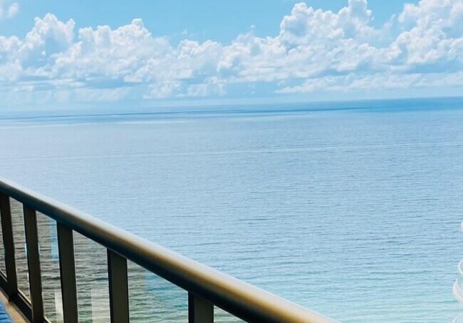 Building Photo - 16275 Collins Ave