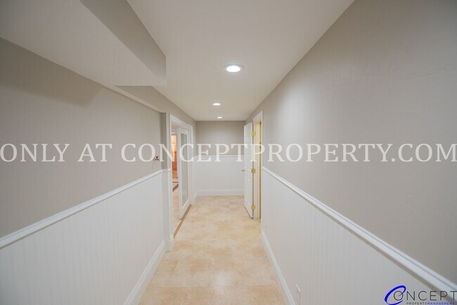 Building Photo - Attractive 4 Bed 3 Bathroom Home: Backing Park - 2 Car Garage