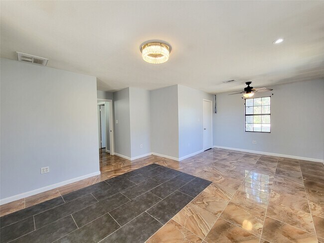 Building Photo - 12934 Ivydale Dr