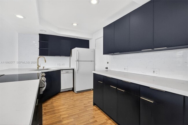 Building Photo - 3111 N Ocean Dr