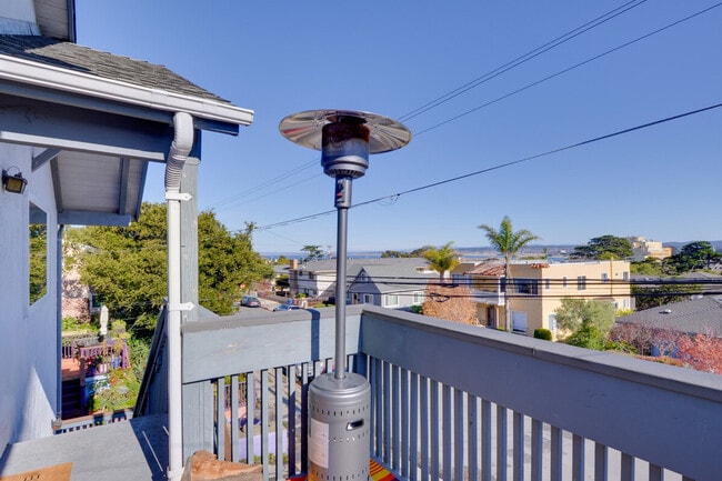 Building Photo - 434 Larkin St