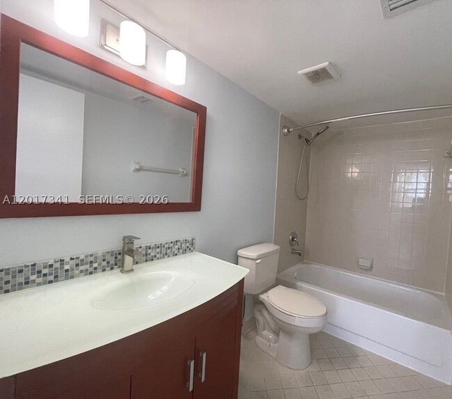 Building Photo - 117 Lake Emerald Dr