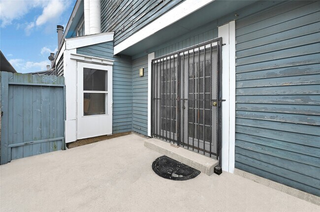 Building Photo - 8405 Wilcrest Dr