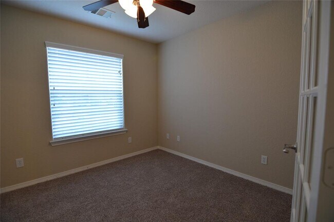 Building Photo - 105 Cove Pl Ct