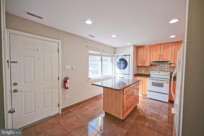 Building Photo - 1035 Pendleton Ct