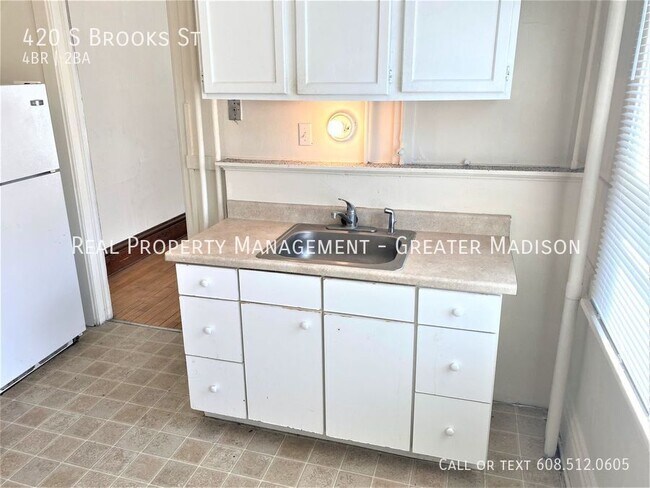 Building Photo - 420 S Brooks St
