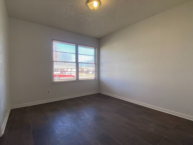 Building Photo - Single Family Home