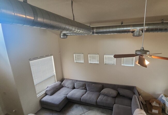 Building Photo - Modern 4 Bed, 3 Bath Home in Desirable Presidio Park