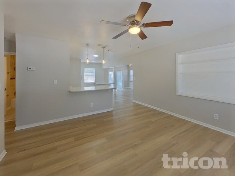 Building Photo - 2413 Park St N