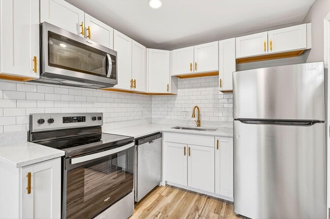 Building Photo - 2699 Pontiac St