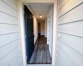 Building Photo - 15717 Del Norte Dr