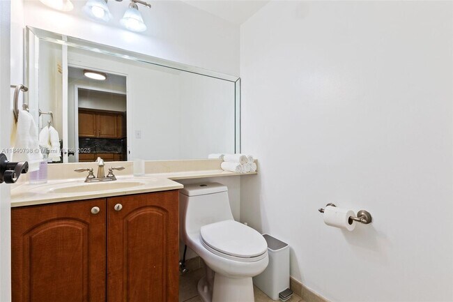 Building Photo - 3725 S Ocean Dr