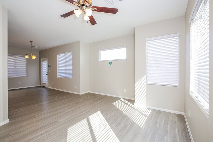 Building Photo - 671 Baffin Island Rd