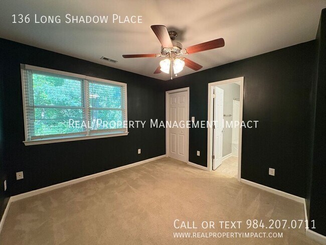 Building Photo - 136 Long Shadow Pl