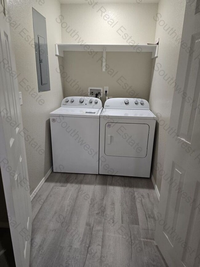 Building Photo - Modern 2 Bed 2 Bath apartment