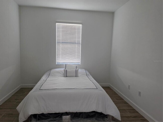 Building Photo - 18334 Ridgeline Dr