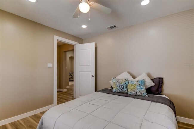 Building Photo - 1800 12th Ave S