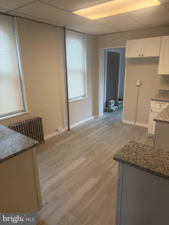 Building Photo - 641 Astor St