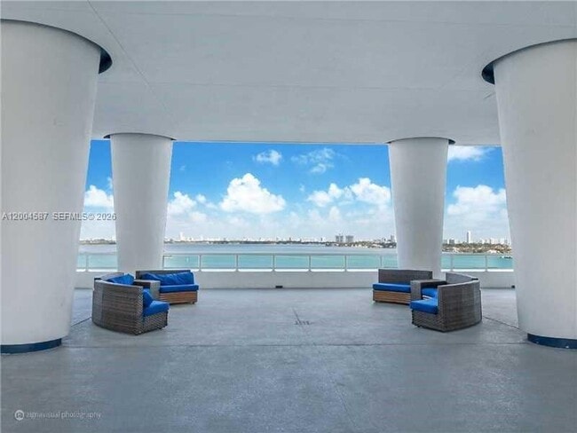 Building Photo - 1800 N Bayshore Dr