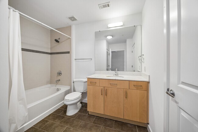 Building Photo - 5925 Almeda Rd