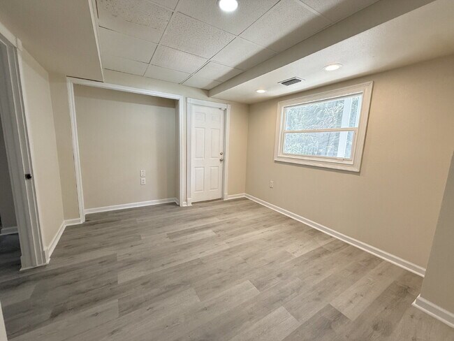 Building Photo - 7808 Bay Dr