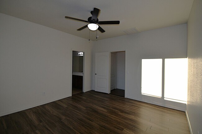 Building Photo - San Tan Heights Beauty