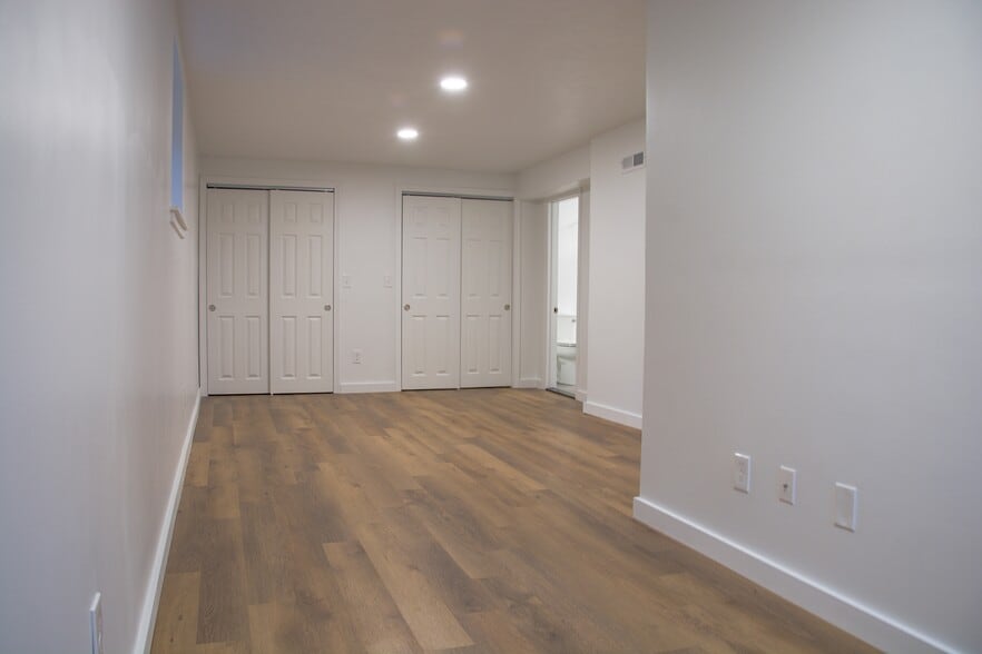 Building Photo - 548 Main St