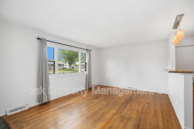Building Photo - 1512 Brentwood Dr